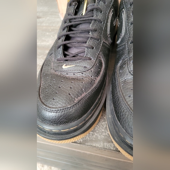 Nike Air Force 1 Luxe Black and Gold Size 10.5 - Picture 2 of 16